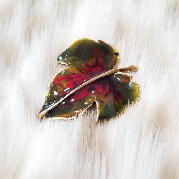 Vintage Jewelry - 5/$20 Beautiful Vintage Autumn Leaf Enamel Pin